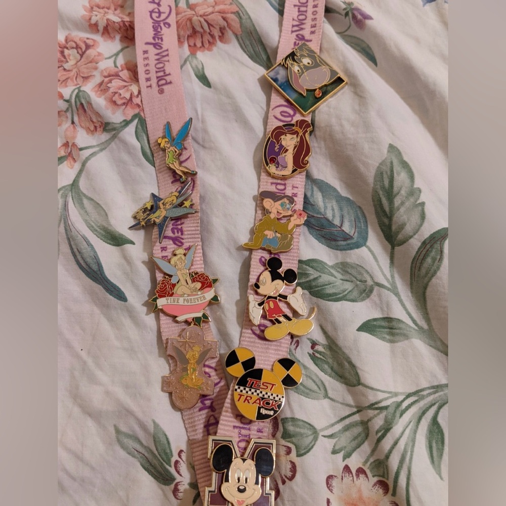 Vintage Disney World pin collection & lanyard - Picture 13 of 13